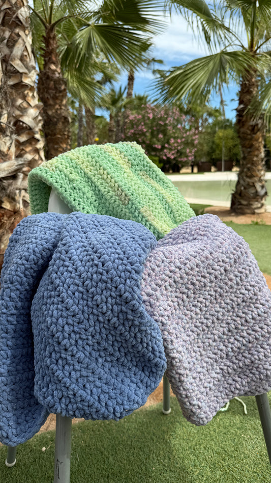 âš Couverture bĂ©bĂ© en fil chenille â Fait main au crochet